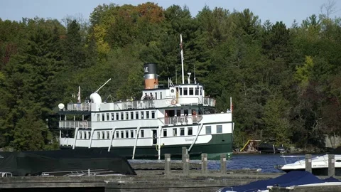 Steamship returning to dock in gravenhurst ontario Stock Footage 162273843