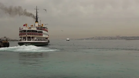 Steamship taking off while Seagulls are flying in the sky on a cloudy day. 動画素材 121128827