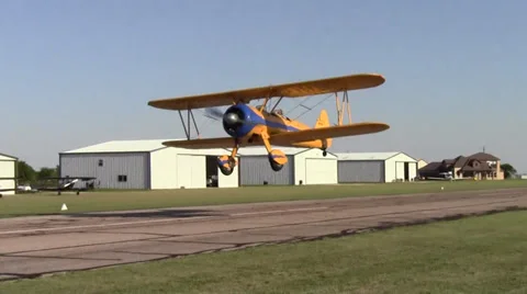 Stearman Take Off 動画素材 33318431
