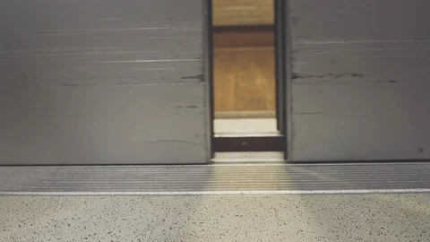 Steel Elevator Door, the Elevator Automatically open, people walk out, low angle Vídeo Stock 114715960