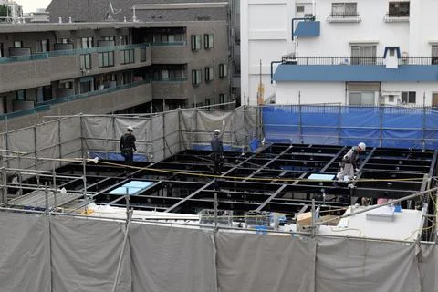 Steel frame construction Foundation Framework Assembly with Builders at Resid Foto stock