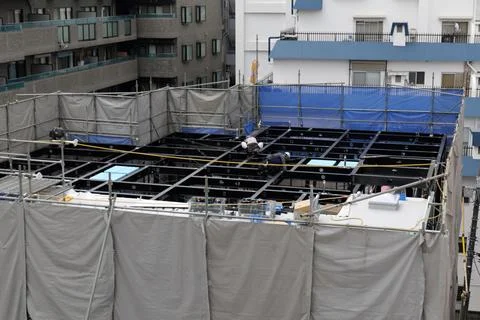 Steel frame construction Foundation Framework Assembly with Builders at Resid Foto stock