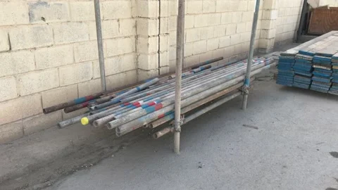 Steel pipe scaffolding stacked using pipe scaffolding Stockbeeldmateriaal 168864423