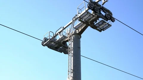 The steel structure supporting the cable car station, close up Vídeos de archivo 115159899