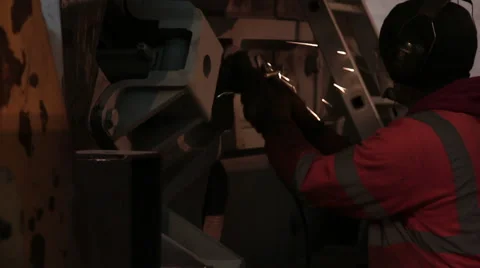 Steel Worker Using Power Saw Vídeo Stock 60692738