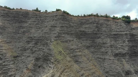 Steep canyon face below a green rim in west Kauai Vídeo Stock 96046021