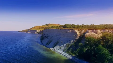 Steep cliff on the river Bank Video stock 112173092