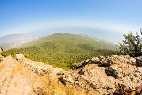 A steep cliff of the top of Mount Ai-Petri. Fotos de archivo