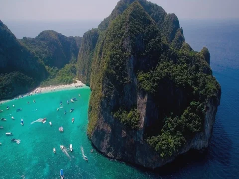 Steep Limestone Cliffs in Maya Bay on Phi Phi Island, Thailand, Drone Footage Video stock 73572549