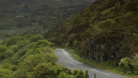 Steep road winding down a mountain 動画素材 118983242