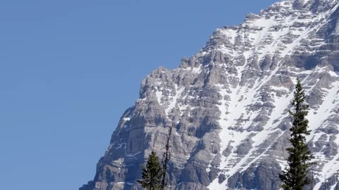 Steep snowy mountain slope in alpine zone of rugged, jagged Rockies Видео 335175122