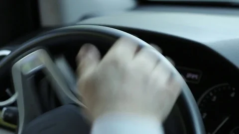 Steering wheel turns Video stock 77050916