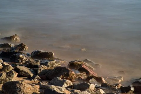 Steine am fluss Stock Photos