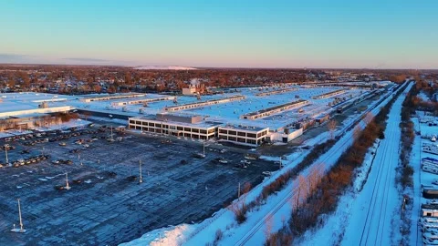 Stellantis Trenton Engine Plant producing auto engines in Trenton, Michigan, USA Vídeos de archivo 333777267