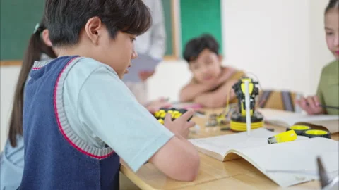 STEM Class, Teacher and students in basic engineering classroom Stock Footage 309905113