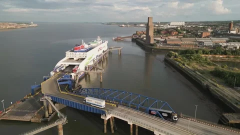 Stena Line ferry unloading at Birkenhead, Wirral, England Vídeo Stock 246586874