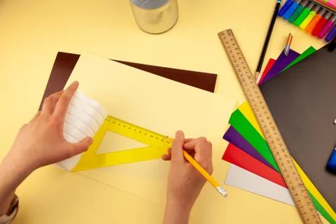 Step 5. Step-by-step instructions on how to make a stand for stationery from  Foto stock