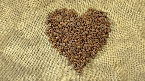 A step motion dedicated to the love of coffee. The cup moves while the beans are Video stock 103030317
