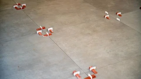 Step-by-Step Ceramic Floor Tiling Process with Essential Tools for Home Rem.. 스톡 사진