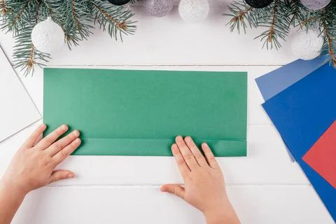 Step-by-step Greeting card 3D Christmas tree tutorial. Step 5: And fold in ha 스톡 사진