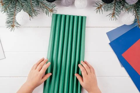Step-by-step Greeting card 3D Christmas tree tutorial. Step 9: Sheet should l 스톡 사진