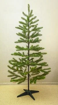 Step by step instructions.step 6 assembling an artificial Christmas tree. pho Stock Photos