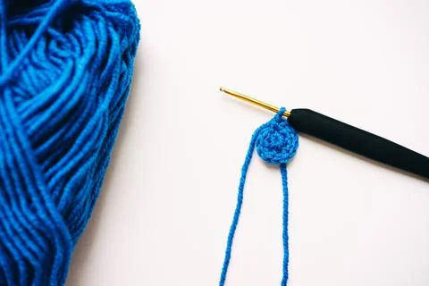 Step-by-step master class on crocheting a two-color heart. step 1 Stock Photos