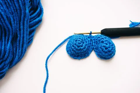 Step-by-step master class on crocheting a two-color heart. step 7. finish Stock Photos