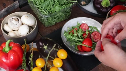 Step-by-step process for making tomato and cheese salad in a ceramic bowl 스톡 동영상 280382934