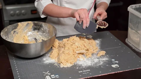 Step-by-step recipe for making pastry from shortcrust pastry Video stock 166436831