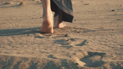 Step by step on a sand Video stock 109513048