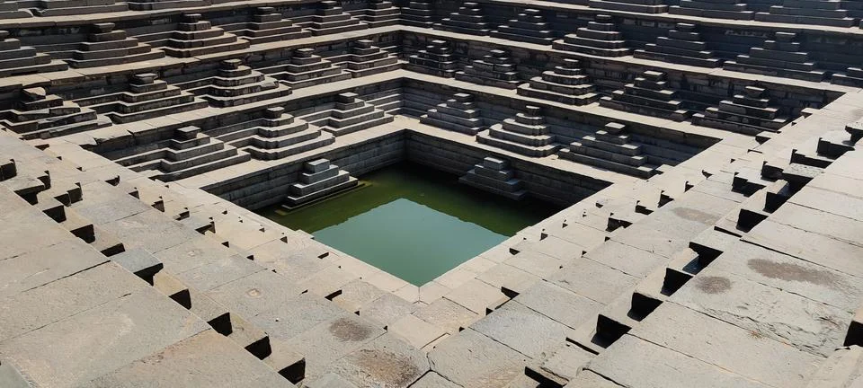 Step well Stock-Fotos