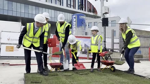 Stephen Donnelly ‘fully expects’ children’s hospital to be completed this year Video stock 271663382