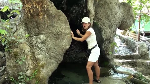 Stepping into cold water and getting out 2 Vidéo 12381868