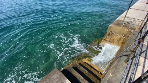Steps into the clear warm waters of the Adriatic Sea Vidéo 163664401