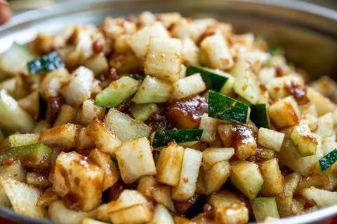 Steps to make winter melon tea, mix the winter melon grains with brown sugar in  Foto stock