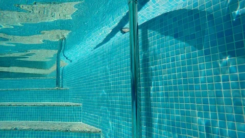 Steps Underwater In The Clean Pool 스톡 동영상 100282548