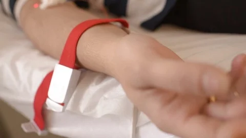 Sterile light guide with a needle in the patient's arm. Stock-Footage 81132610