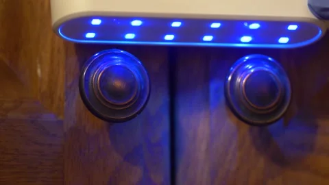 Sterilizing cabinet knobs with UV C light during the coronavirus pandemic, Close 库存影片 131684969