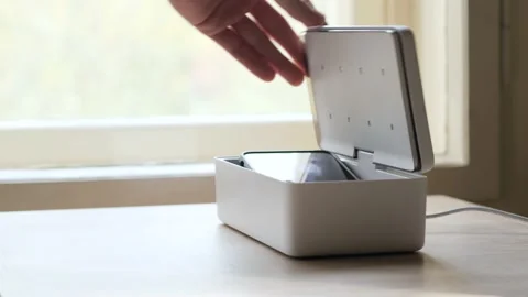Sterilizing phone in a UV sterilization box Stock-Footage 152932615