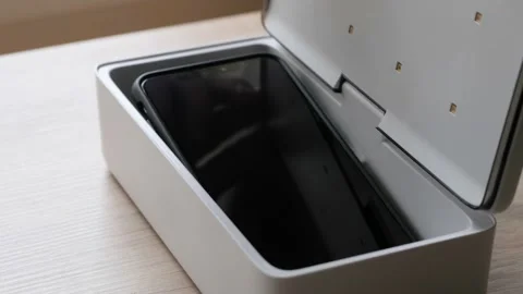 Sterilizing phone in a UV sterilization box closeup Stock-Footage 152933392