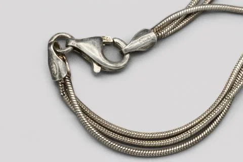 Sterling Snake Necklace With Solid Silver Bar Pendant, 925 Silver Multi Strand Stock-Fotos