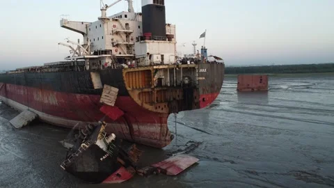 Stern of a damaged ship at a ship breaking yard at the coast of Bangladesh Video stock 327167632