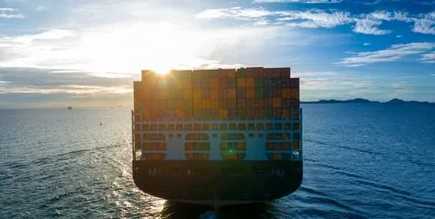 Stern of large cargo ship import export container box on the ocean sea on b.. Foto stock