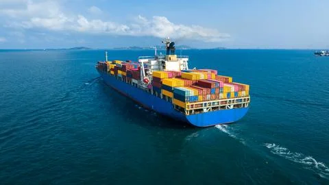 Stern of large cargo ship import export container box on the ocean sea on b.. Foto stock