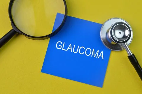 Stethoscope and blue note with text GLAUCOMA. Stock-Fotos