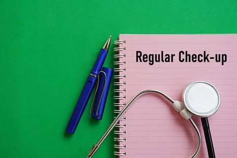 Stethoscope and written note REGULAR CHECK UP. Healthcare concept 库存照片