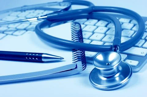 Stethoscope, computer keyboard, notebook Stock-Fotos