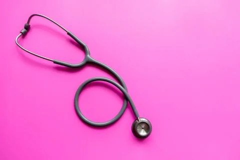 Stethoscope on a pink background with space for text. Foto stock