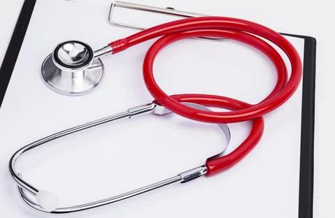  Stethoskop und Klemmbrett Image shows a clipboard and a stethoscope isola... Stock Photos